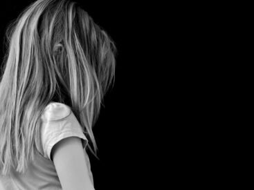 Cuando el Dolor Te Desconecta de Ti:  7 Señales de un Alma que Está Pidiendo Sanar